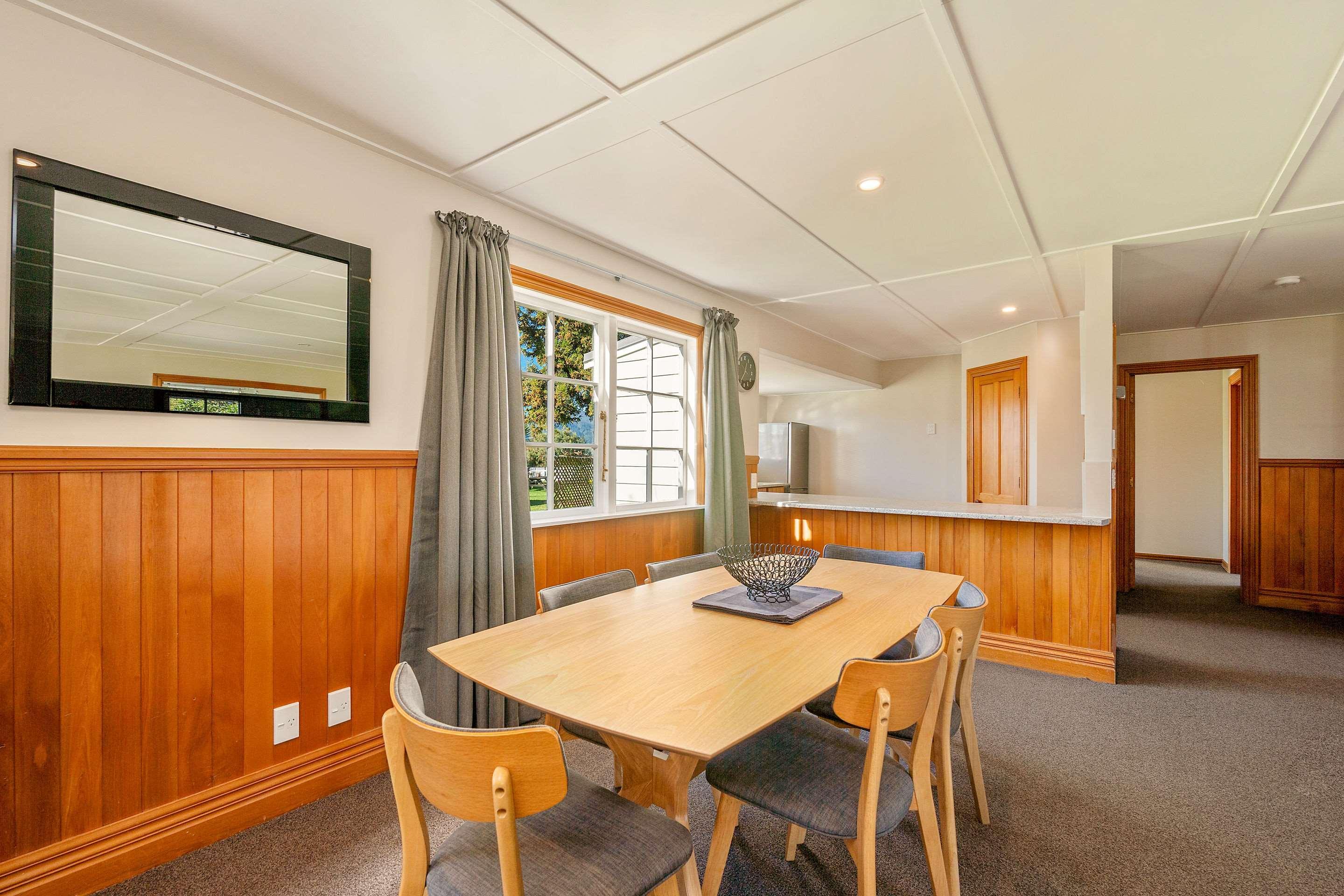 Huka Falls Resort Taupo Eksteriør billede The dining room at the lodge