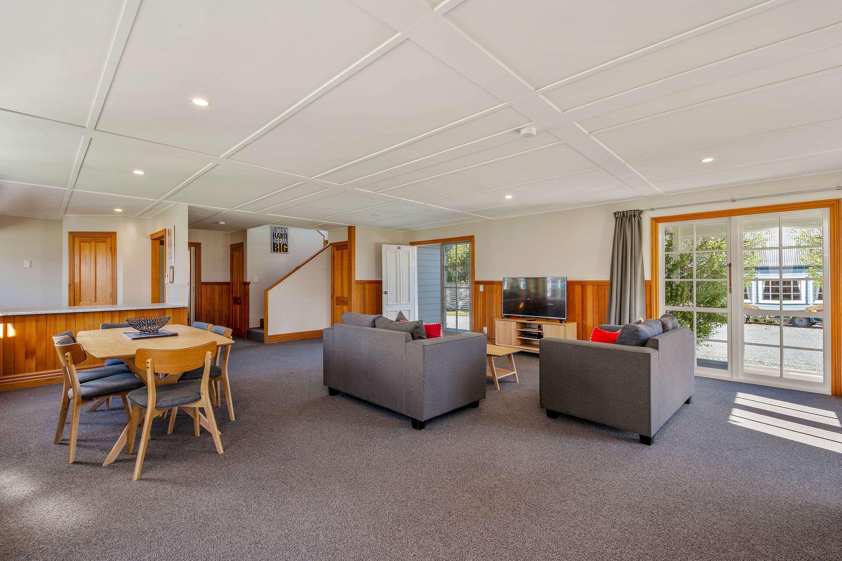 Huka Falls Resort Taupo Eksteriør billede Living area of a three-bedroom apartment