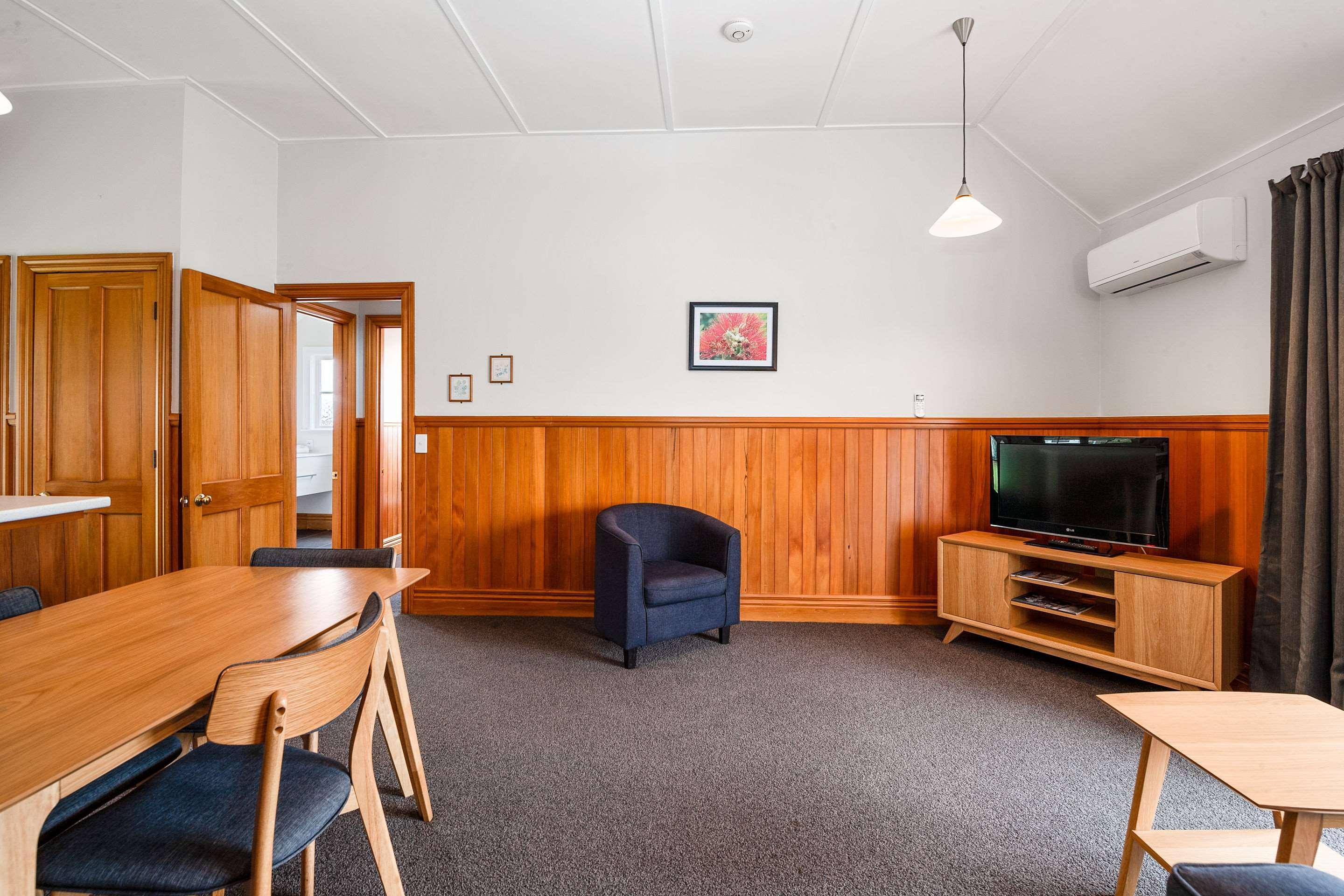 Huka Falls Resort Taupo Eksteriør billede A common room at the University of Otago