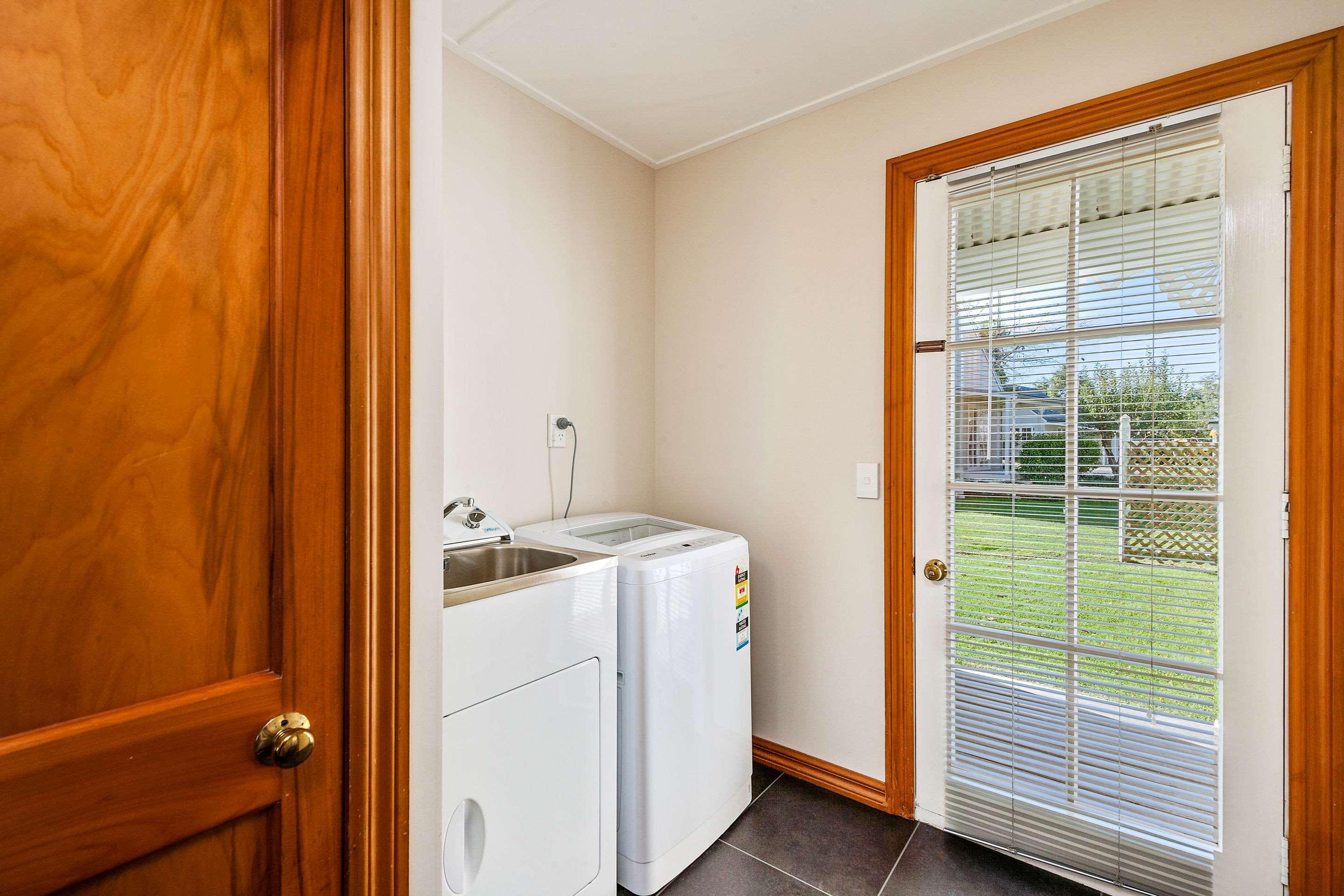 Huka Falls Resort Taupo Eksteriør billede A laundry room in a house