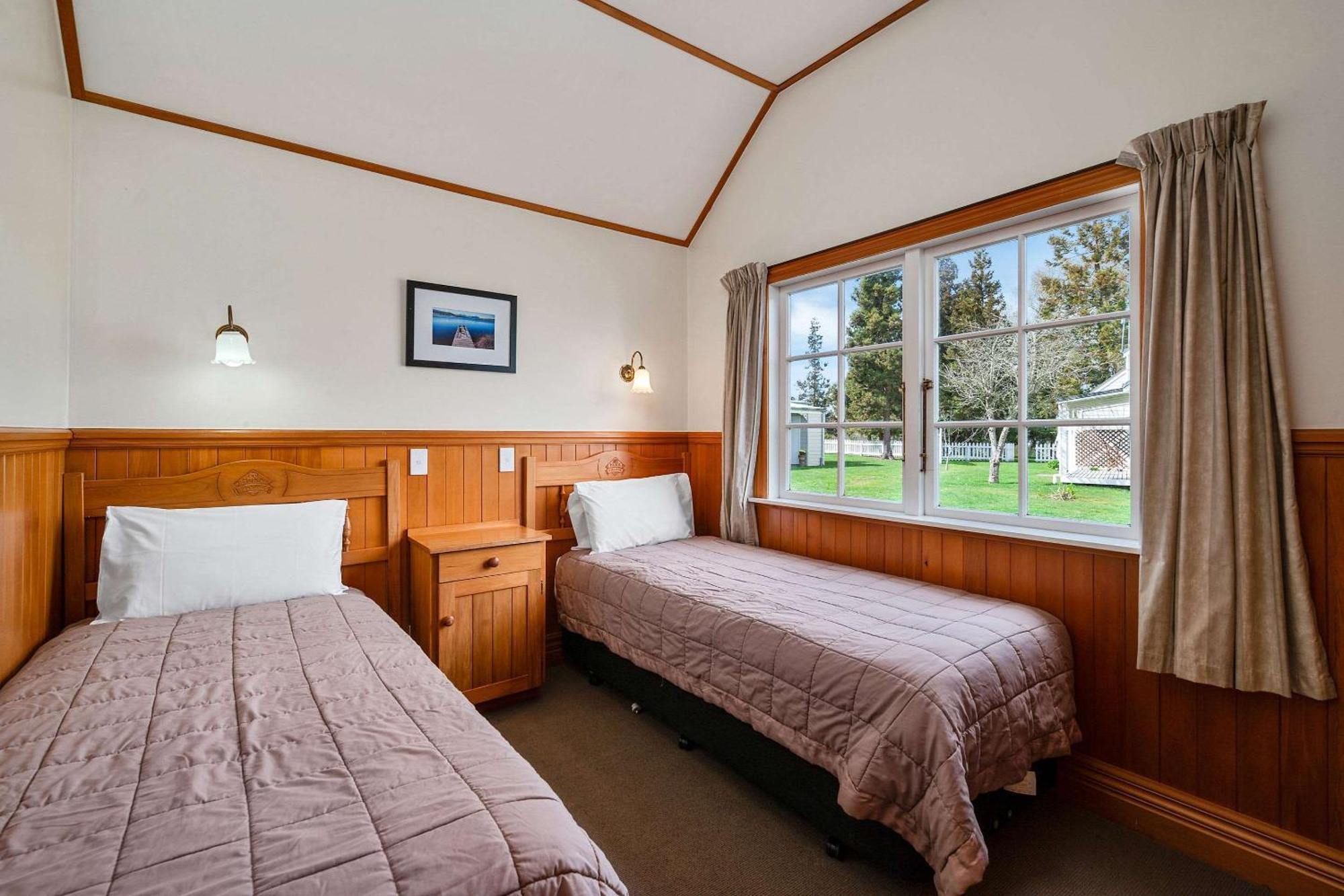 Huka Falls Resort Taupo Eksteriør billede A typical motel room