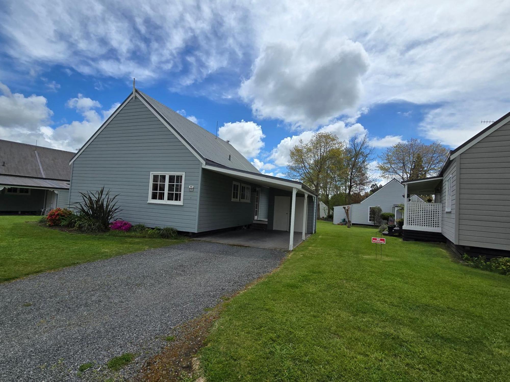 Huka Falls Resort Taupo Eksteriør billede The new houses at the village