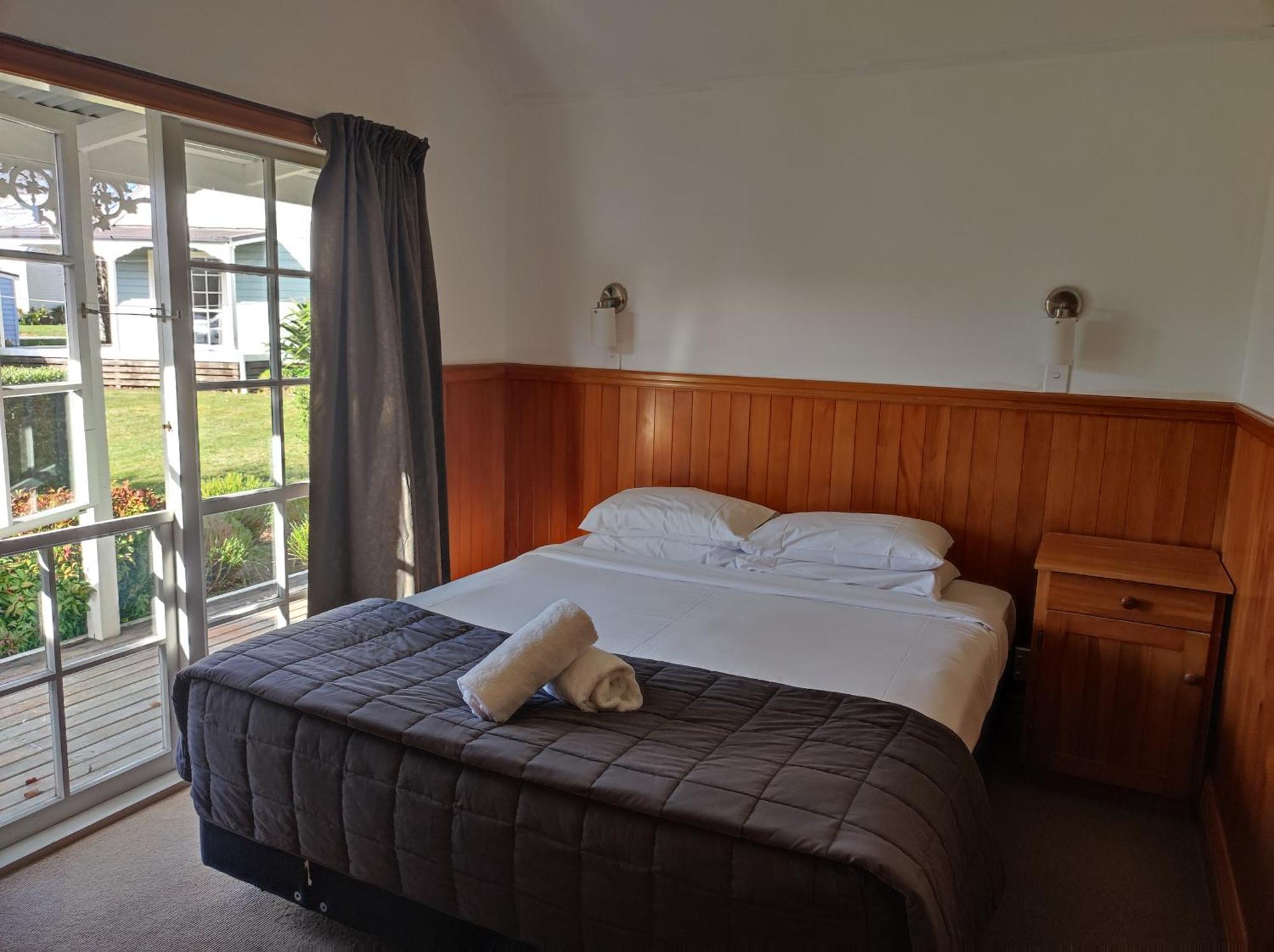 Huka Falls Resort Taupo Eksteriør billede A bedroom in a motel