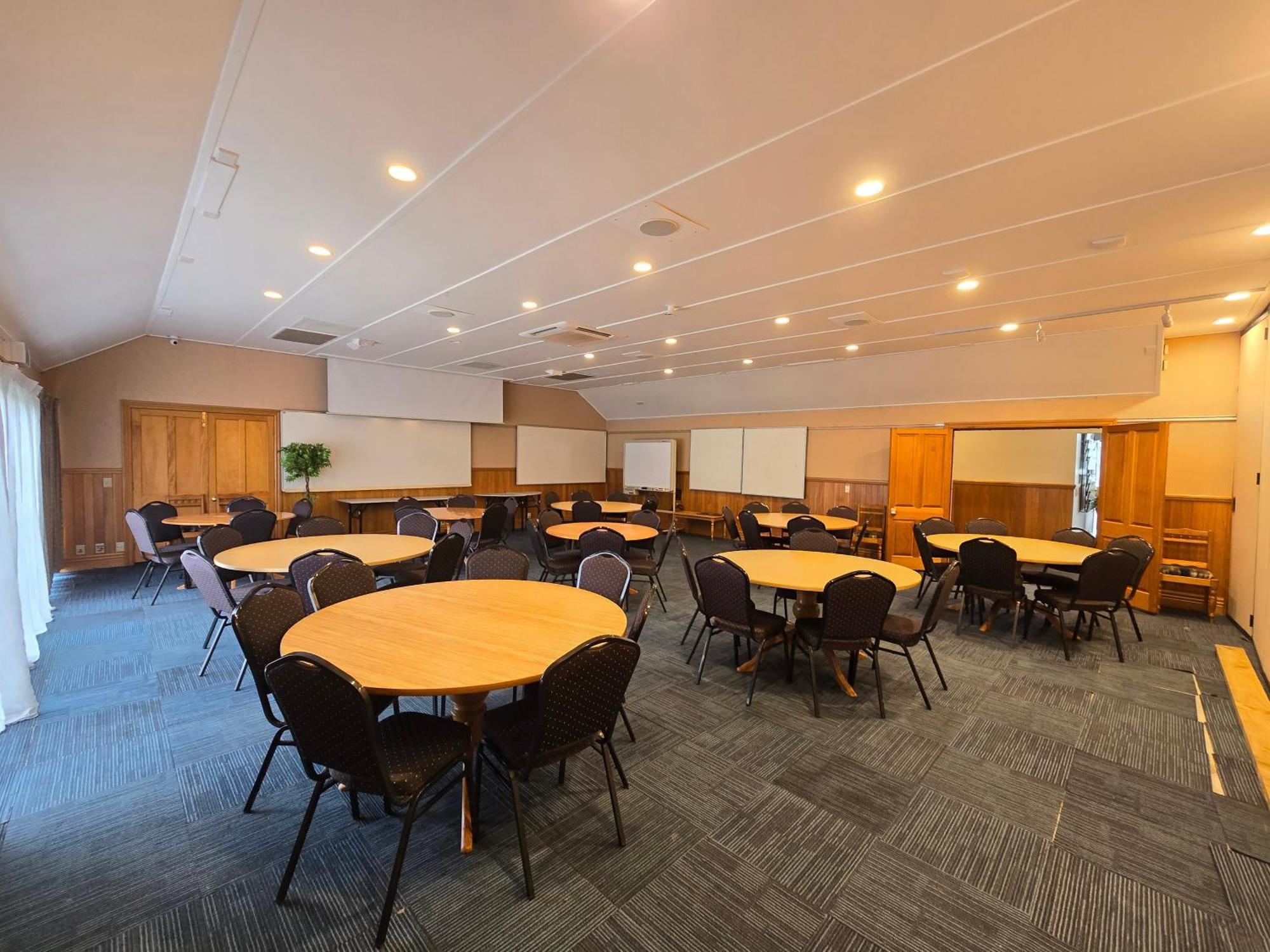 Huka Falls Resort Taupo Eksteriør billede The meeting room at the National Institute of Water and Atmospheric Research